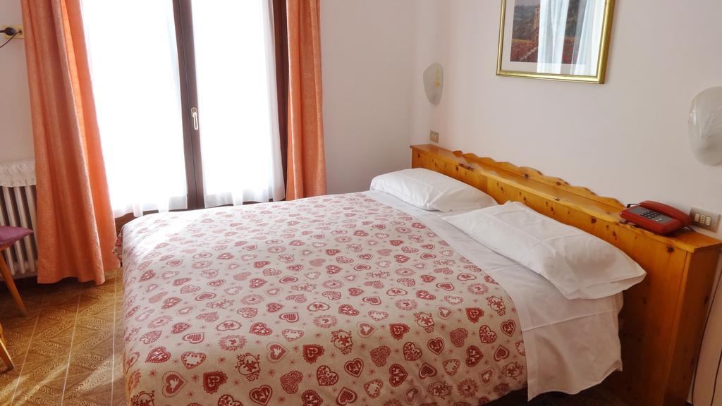 Hotel Piccolo Mondo Борміо Екстер'єр фото