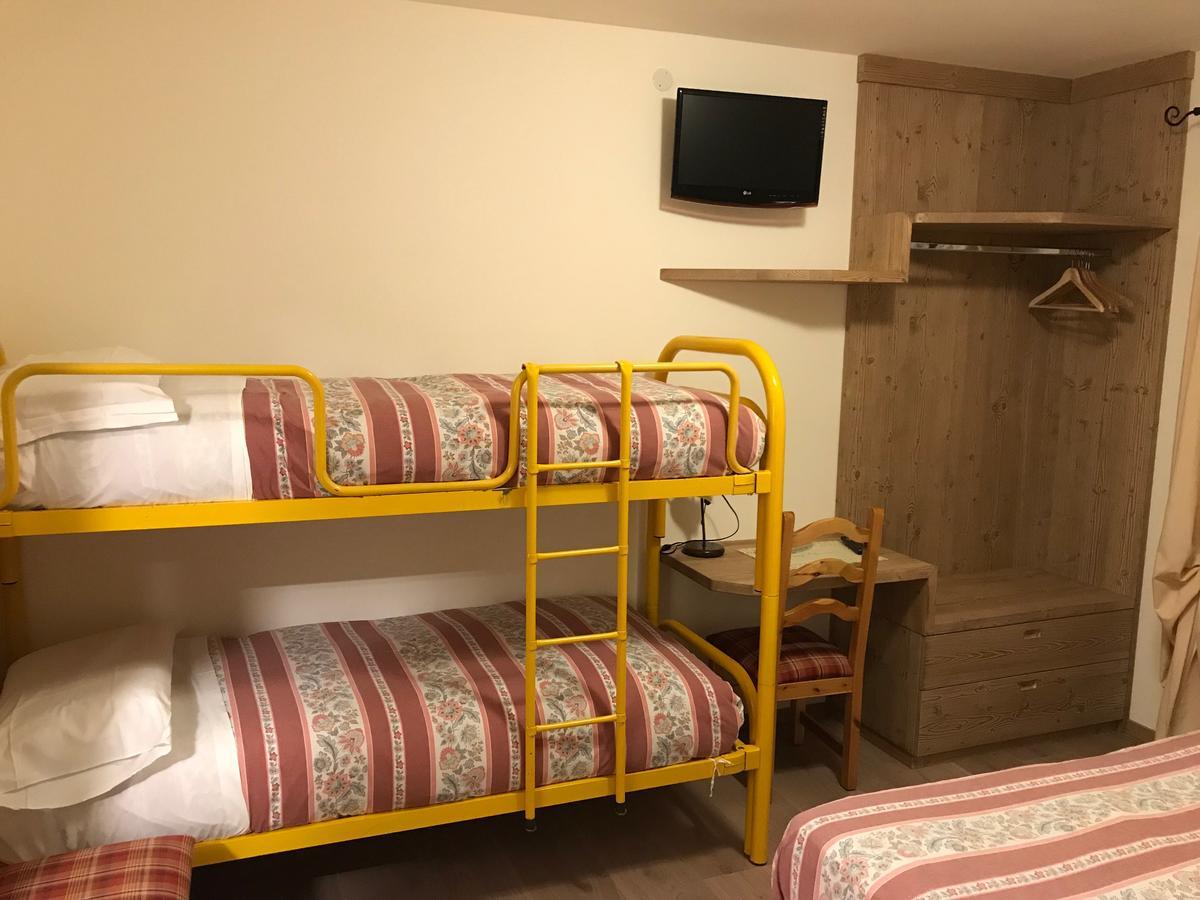 Hotel Piccolo Mondo Борміо Екстер'єр фото